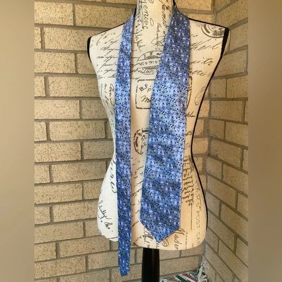 Jhane Barnes 100% Silk Blue Floral Botanical Starburst Geometric Pattern Tie - Picture 4 of 17